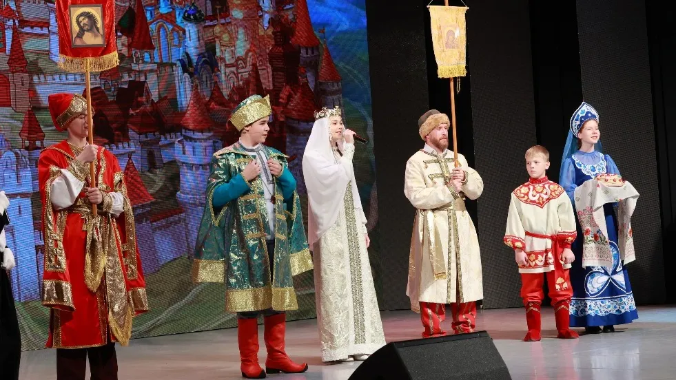 Спектакль знакомит с народными традициями и его же слогом. Фото: vk.com/yamalrpc