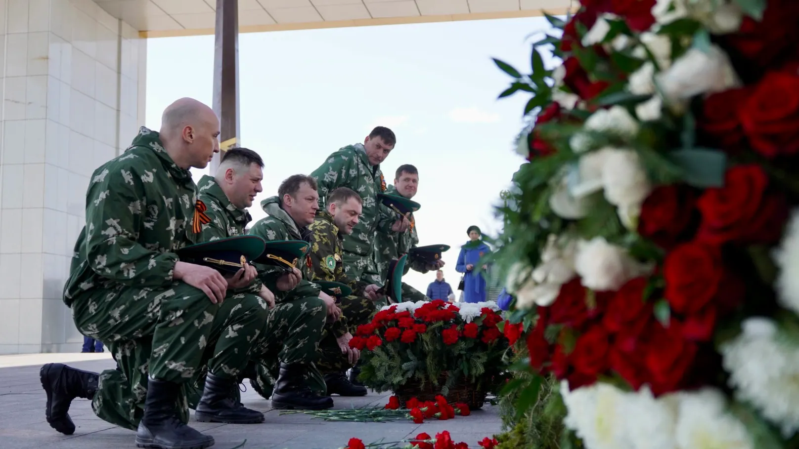 Возложение цветов. Фото: Юлия Чудинова
