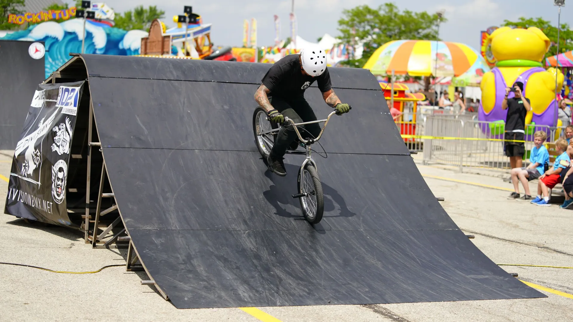 Участники будут состязаться в скутеринге, скейтинге, BMX и других дисциплинах. Фото: Aaron of L.A. Photography / shutterstock.com / Fotodom