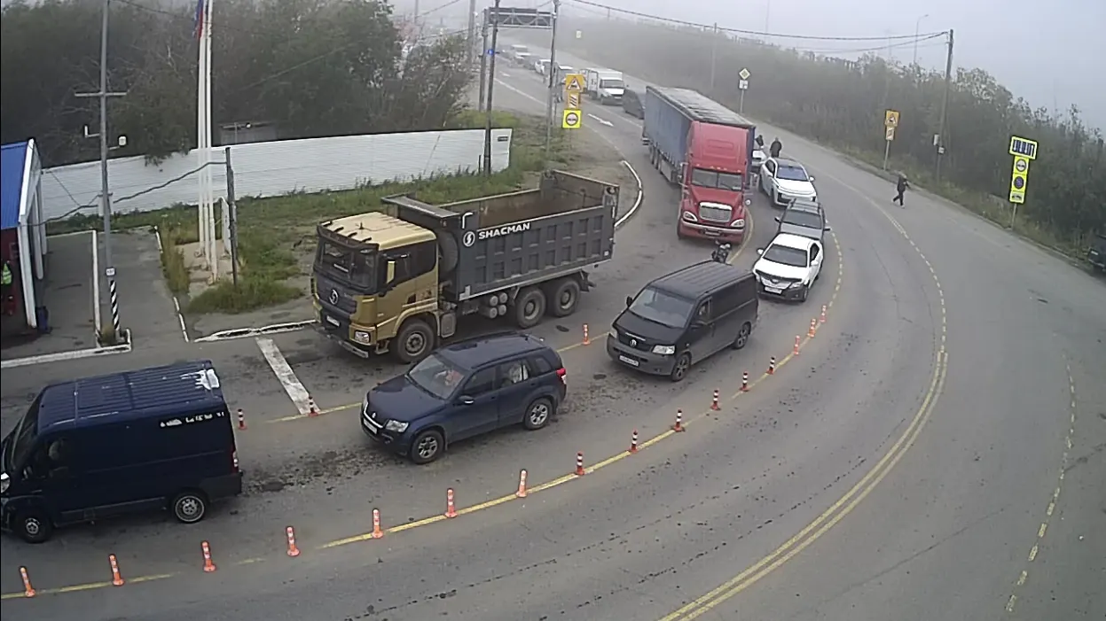 Фото: скриншот видео с онлайн-камер на КПП переправы со стороны Лабытнанги