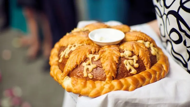 Овиннику предлагали хлеб с солью. Фото: Elizaveta Galitckaia/Shutterstock/Fotodom