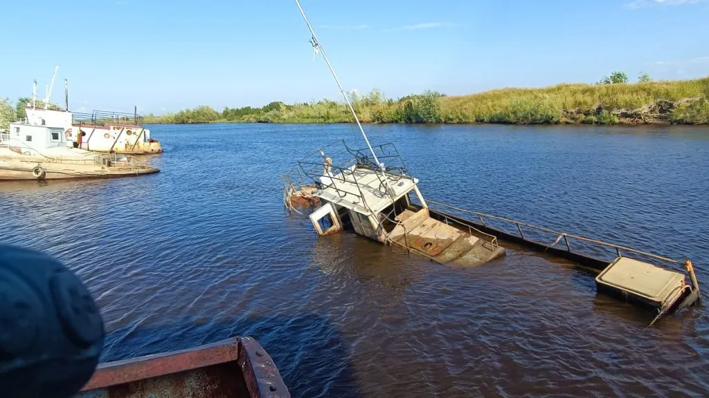 Владельцу судна пришлось убрать исполнить законное требование суда. Фото: предоставлено прокуратурой ЯНАО