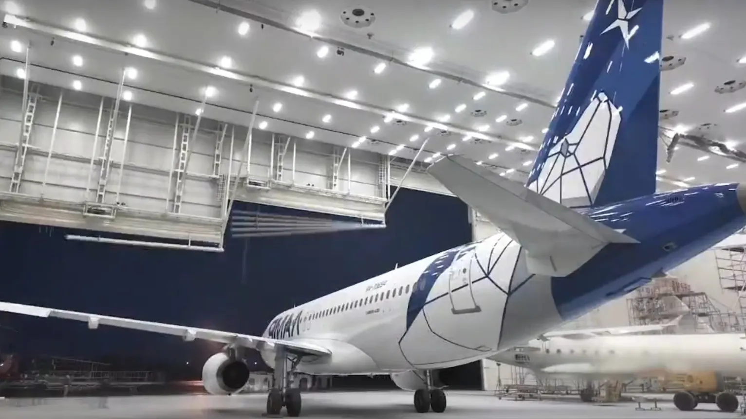 Фото: скриншот видео АК «Ямал» / vk.com/yamal_airlines