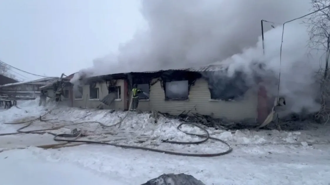 Пожар в Губкинском 26 ноября 2025 г. Фото: скриншот видео ГУ МЧС по ЯНАО
