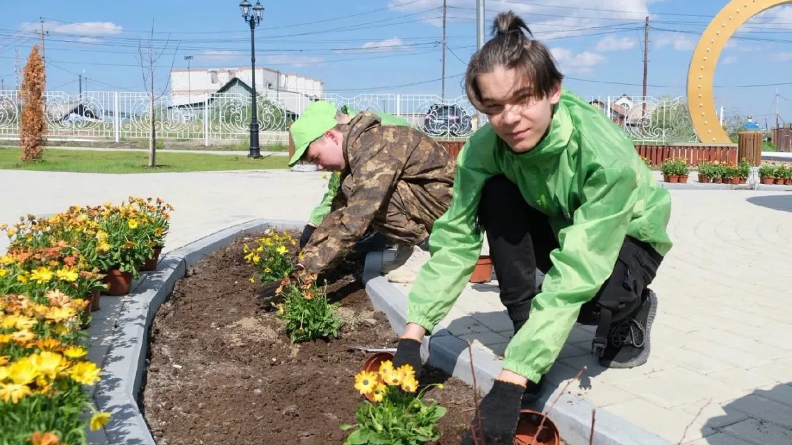 Большинство подростков будут заняты на благоустройстве территорий. Фото: предоставлено пресс-службой губернатора ЯНАО