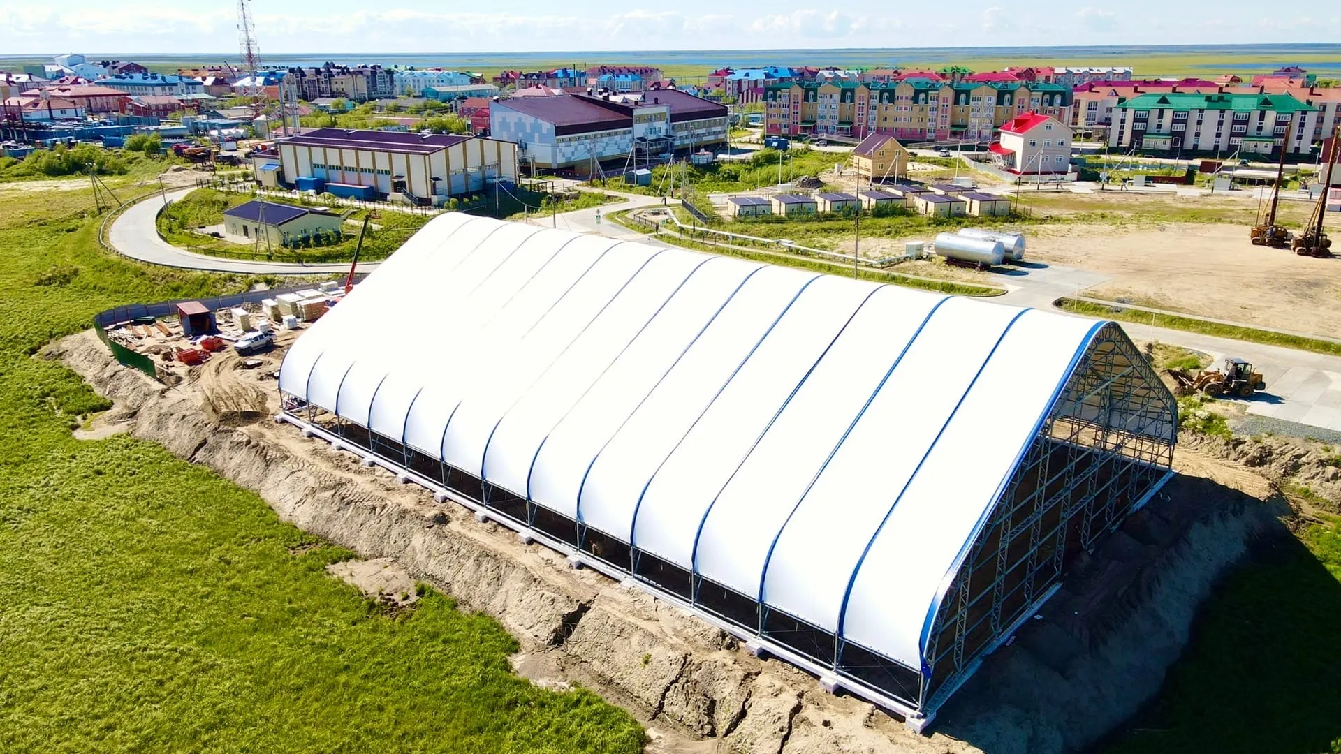 Строительство ледового корта. Фото из аккаунта Андрея Кугаевского "ВКонтакте"