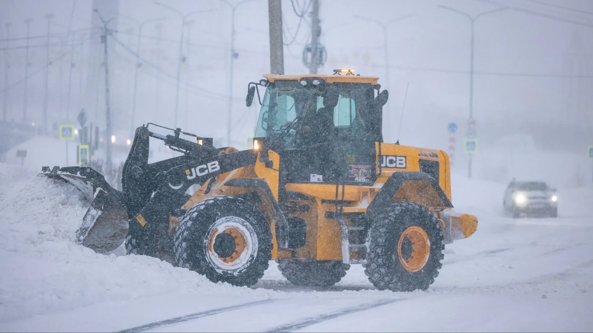Уборку улиц от снега будут строго контролировать. Фото: Сергей Зубков / «Ямал-Медиа»