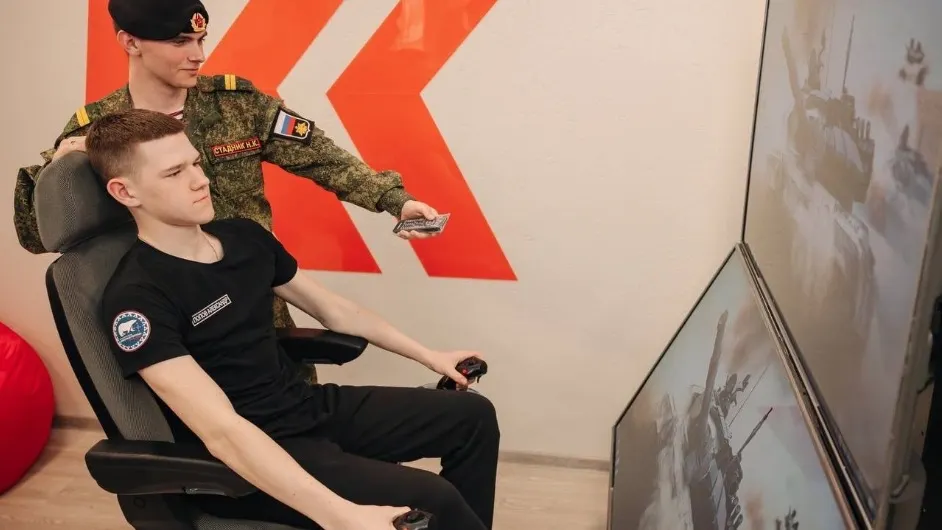 В учебной базе «Кадета» есть тренажер-симулятор танка Т-72. Фото: vk.com/artyukhov_da