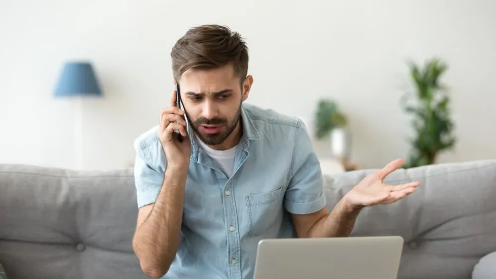 Супруг сильно обижен, если жалуется своей или вашей маме на вас. Фото: fizkes/Shutterstock/Fotodom