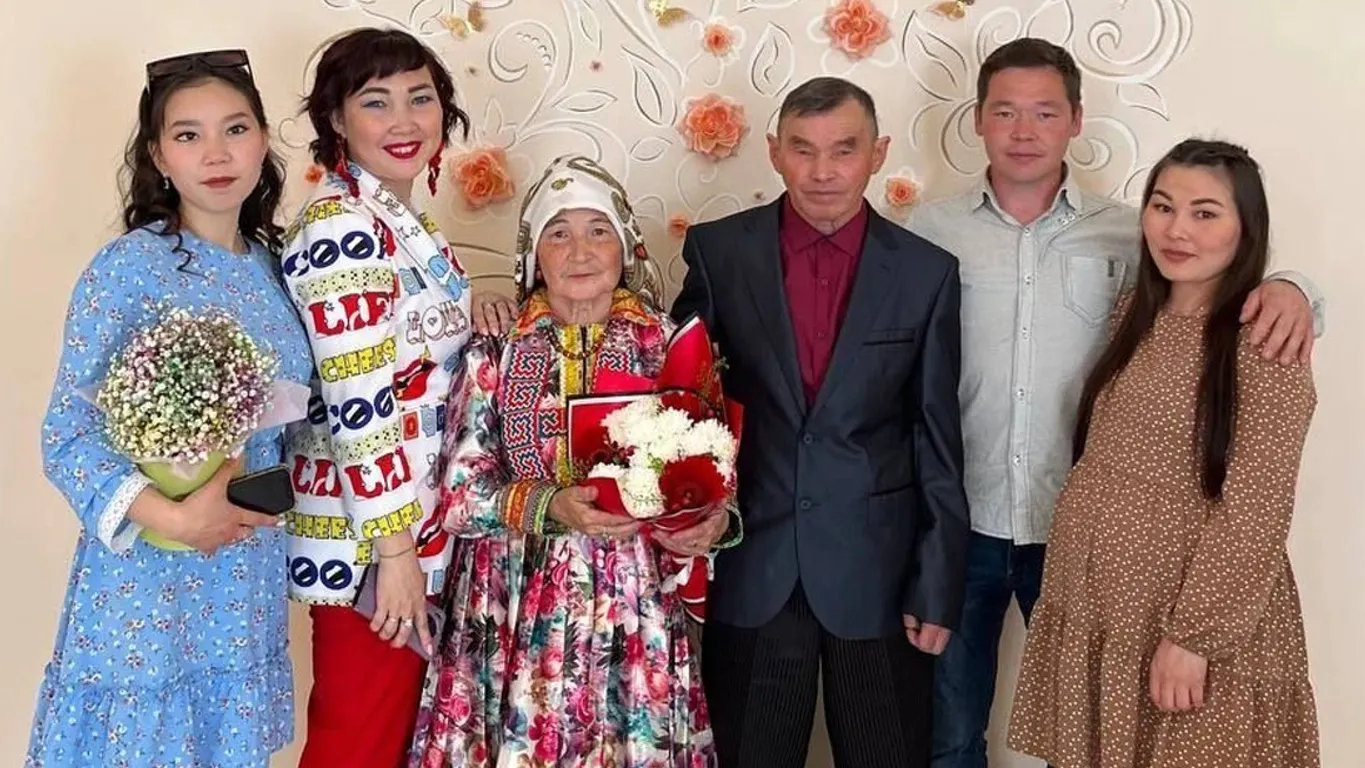Татьяна Ендырева хотаң хоятӆаӆ пиӆн. Хор: Татьяна Ендырева.