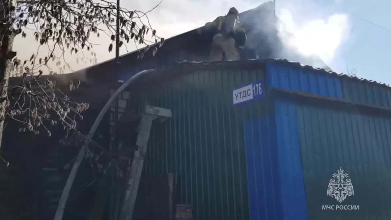 Пожар в Ноябрьске 30 мая. Фото: скриншот видео ГУ МЧС по ЯНАО