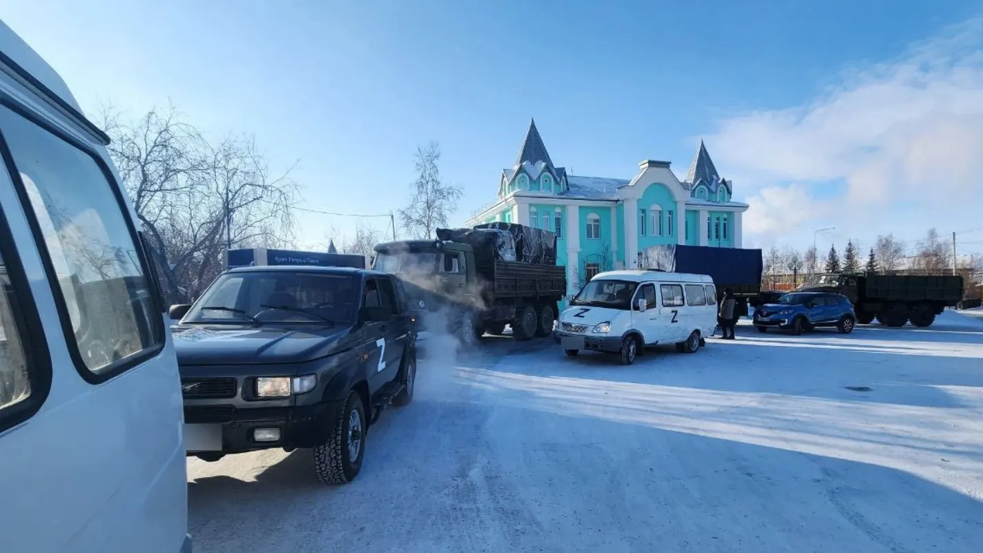 Колонна также заберет гуманитарные грузы из Нового Уренгоя и Тюмени. Фото: t.me/sp_denis_sannikov