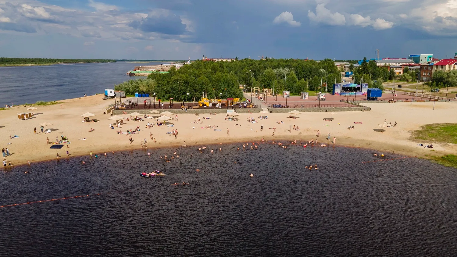 На территории "Прибрежного" можно с пользой провести время и летом, и зимой. Фото: предоставлено пресс-службой губернатора ЯНАО