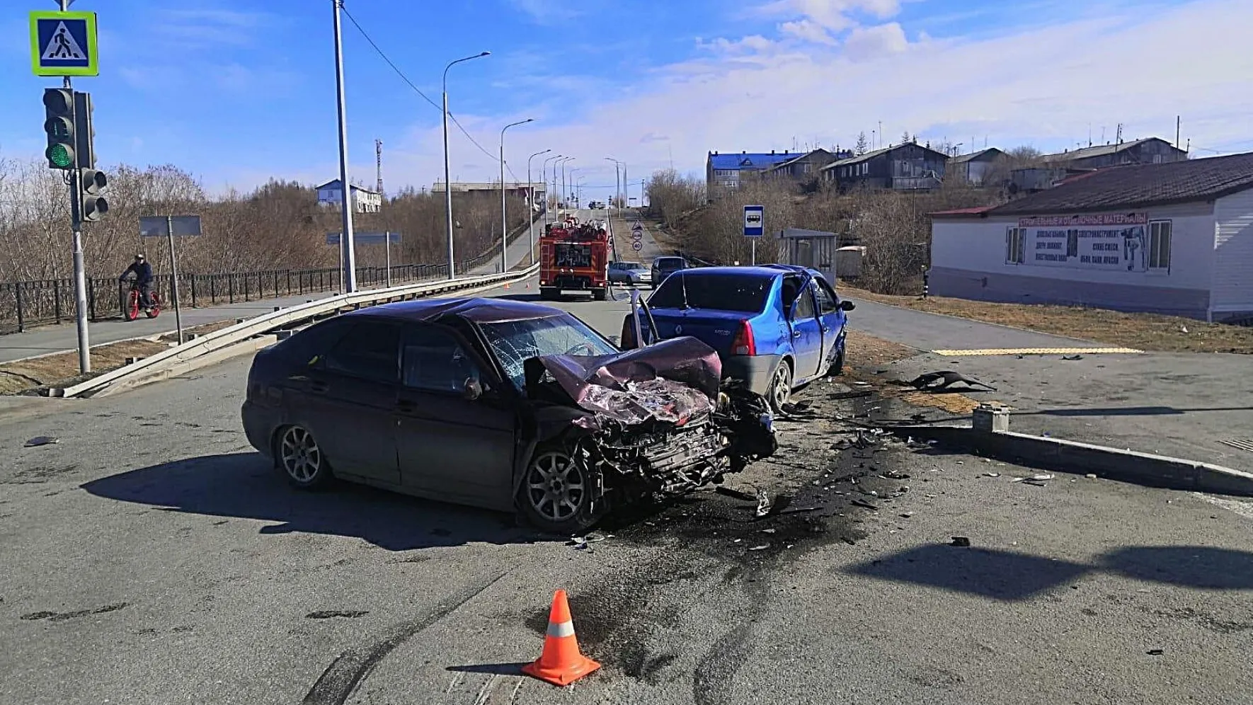 Оба автомобиля получили серьезные повреждения. Фото: УГИБДД по ЯНАО