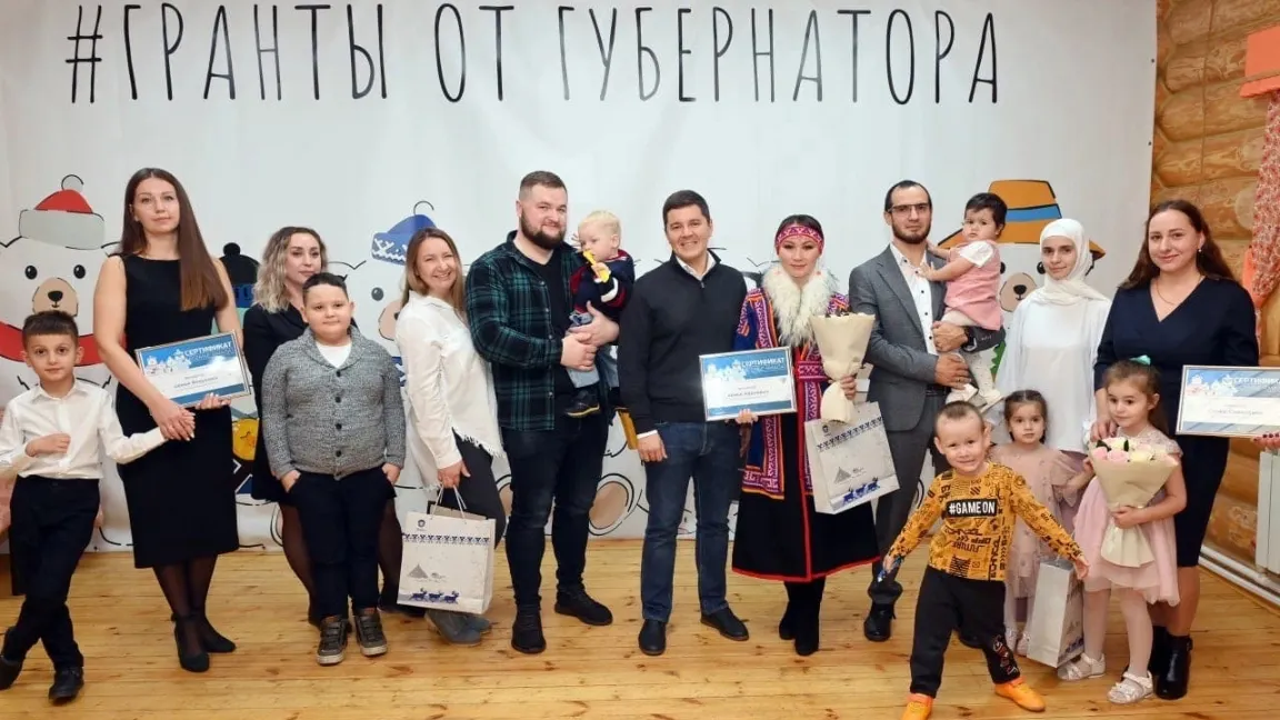 Сразу несколько семей с детьми получили сертификаты на улучшение жилищных условий. Фото: vk.com/artyukhov_da