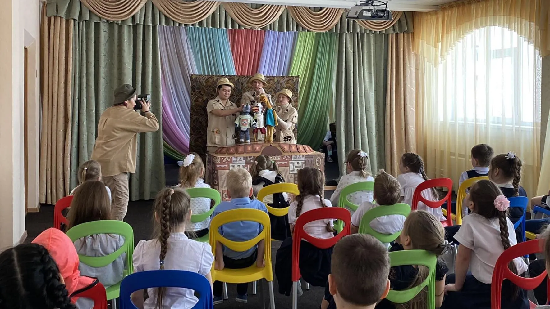 Выступление в детдоме "Семья", Ноябрьск. Фото: Семейный театр кукол Жужа, «ВКонтакте»