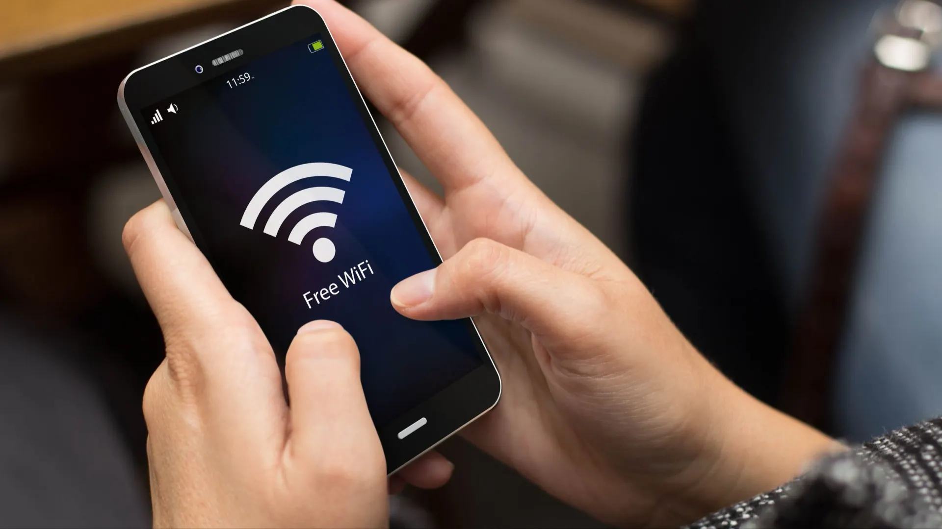 В общественных местах можно подключиться к Wi-Fi. Фото: McLittle Stock / Shutterstock / Fotodom