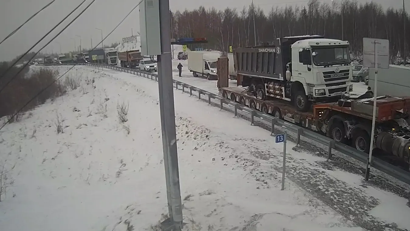 Фото: скриншот видео с онлайн-камеры на КПП у переправы со стороны Салехарда