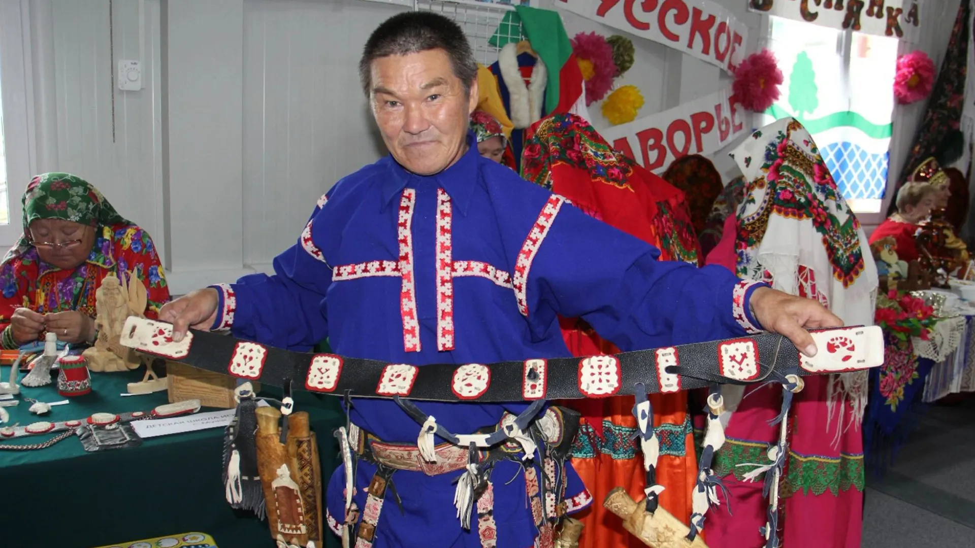 Владислав Константинович Пырысев ӆув верам антпаӆ пиӆн. Хор: Владимир Енов.