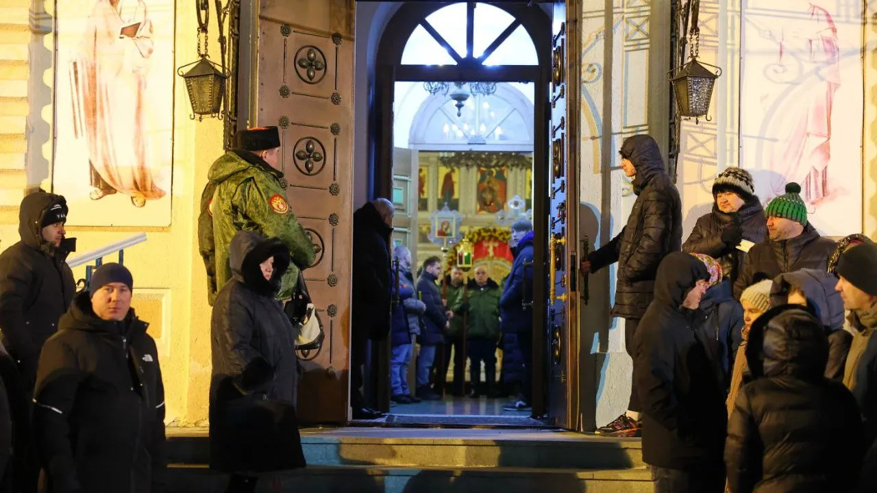 Накануне празднования спасатели Ямала проверили пожарную безопасность во всех главных храмах округа. Все богослужения прошли без происшествий. Фото: Андрей Ткачёв / "Ямал-Медиа"