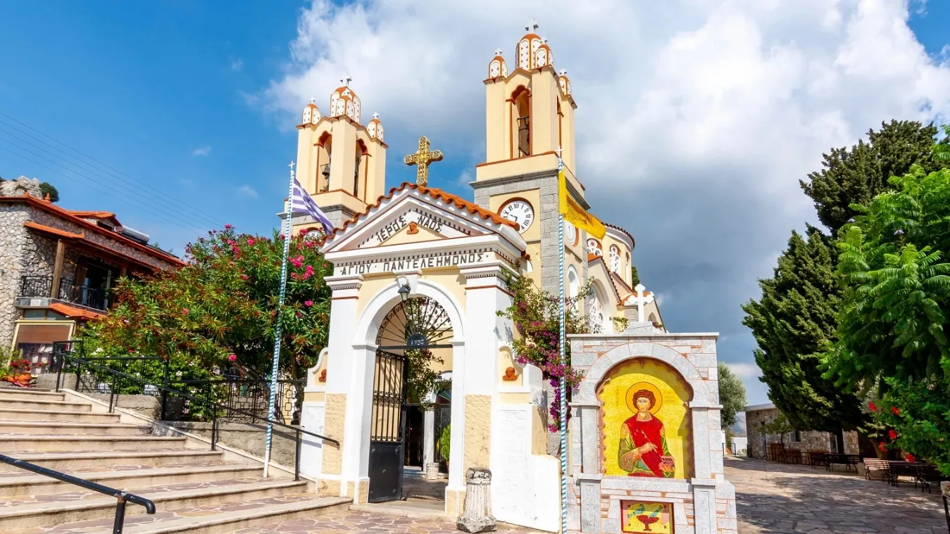 Храм Святому Пантелеймону на острове Родос. Фото: Mistervlad/Shutterstock/Fotodom