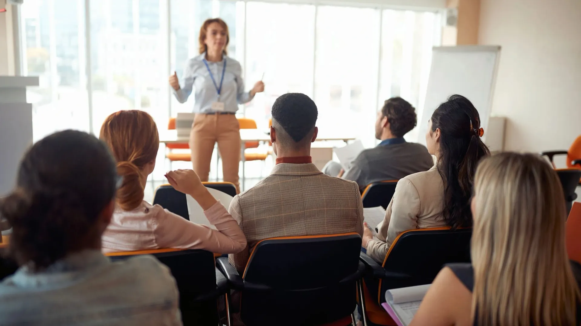 В школе замещающих родителей может учиться любой желающий. Фото: Lucky Business / Shutterstock / Fotodom