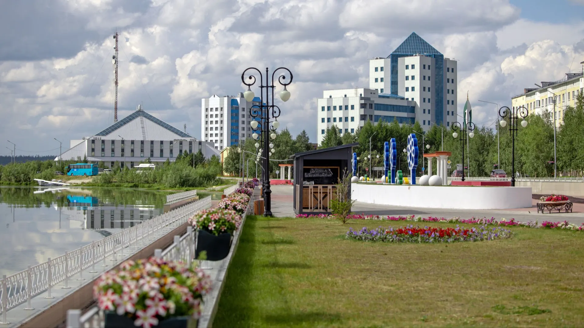 Набережная имени Сабита Оруджева. Фото: Фёдор Воронов / «Ямал-Медиа»