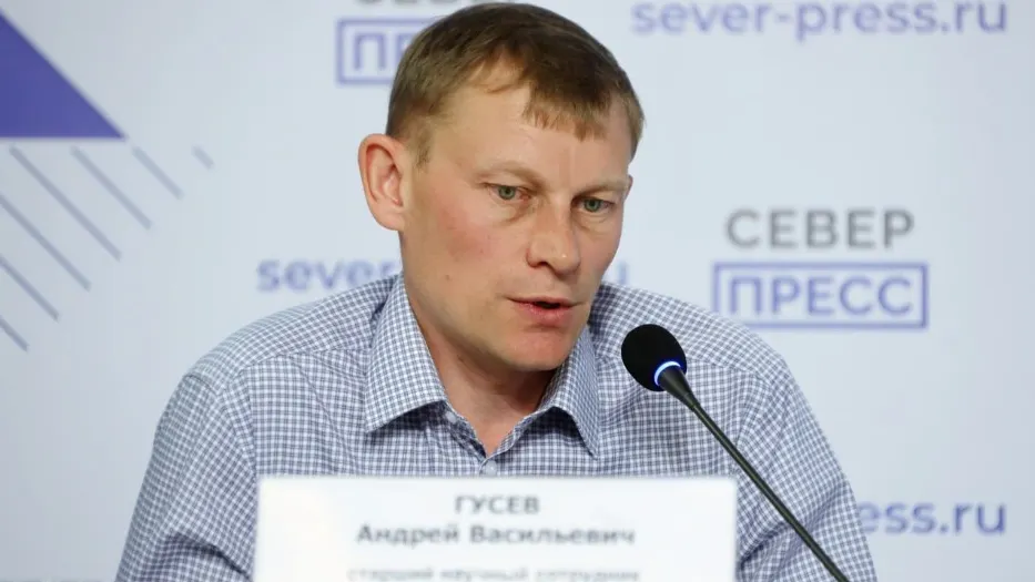 Раскопки в Товыгорте позволили собрать доказательства, что в этом месте находилось большое поселение, объяснил Андрей Гусев. Фото: Василий Петров / «Ямал-Медиа» 