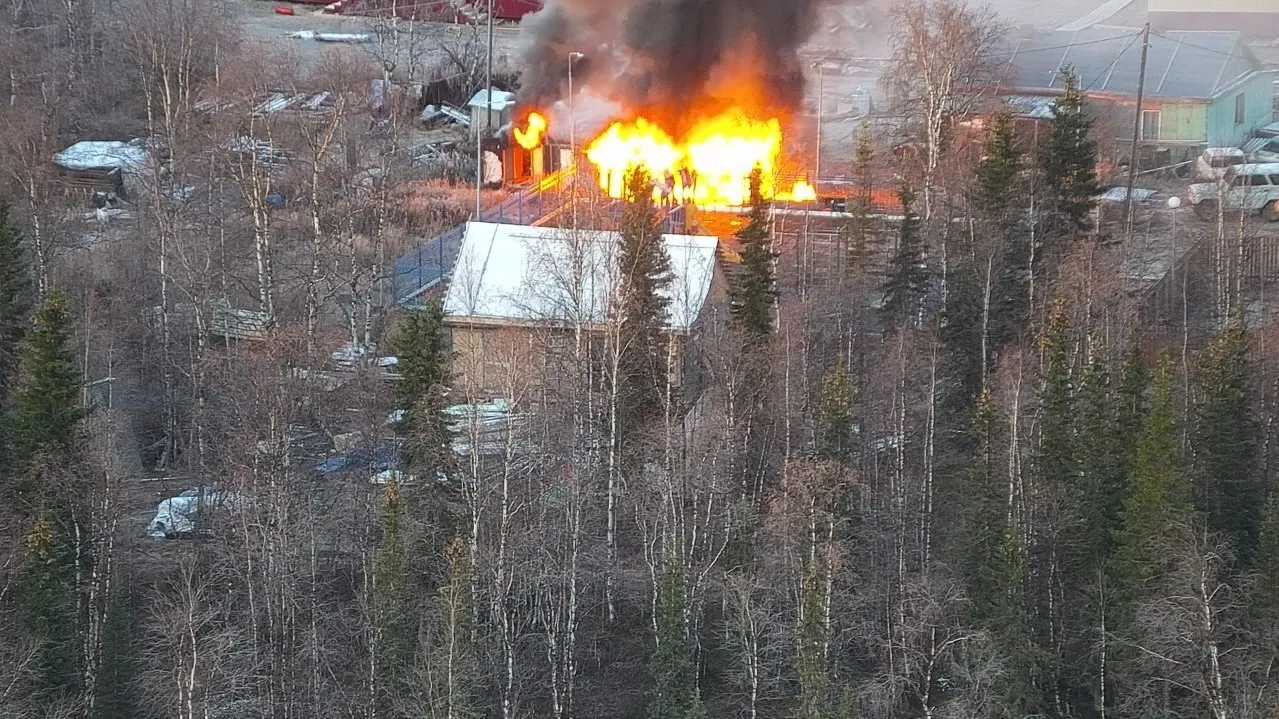 Пожар утром 13 октября в селе Нори. Фото: ЕДДС Надымского района