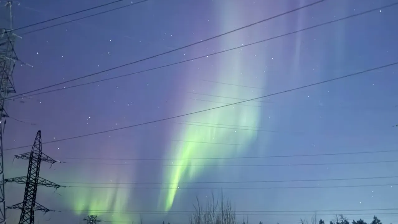 Северное сияние в небе над Ноябрьском. Фото: Ольга Климова / «Ямал-Медиа»