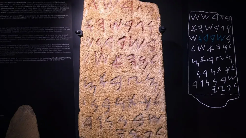 Финикийская стела из музея в Калгари. Фото: savo1974 / Shutterstock / Fotodom Финикийская стела из музея в Калгари. Фото: savo1974 / Shutterstock / Fotodom