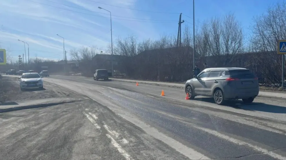 Сбивший женщину автомобиль проехал вперед еще несколько метров, прежде чем остановиться. Фото: t.me/gibdd89
