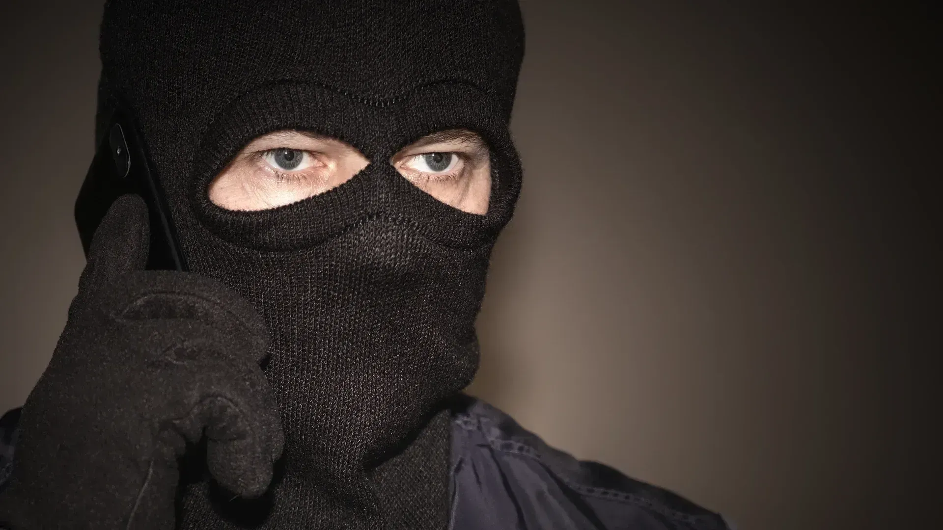 Правонарушители модифицировали свою деятельность: они теперь не звонят гражданам, а используют мессенджеры. Фото: Andrey Mihaylov / Shutterstock / Fotodom