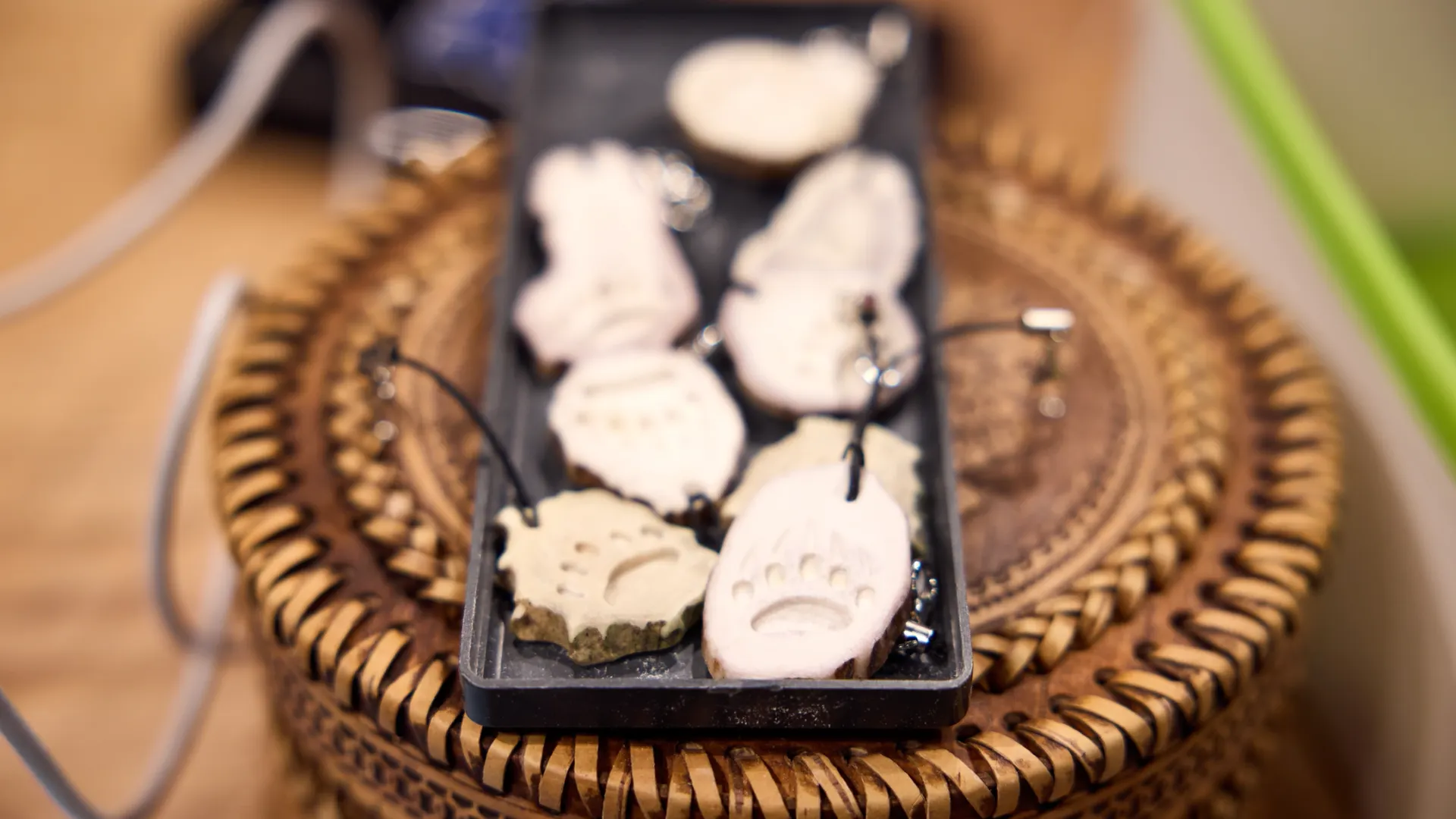 Брелоки. Фото: Юрий Здебский / «Ямал-Медиа»