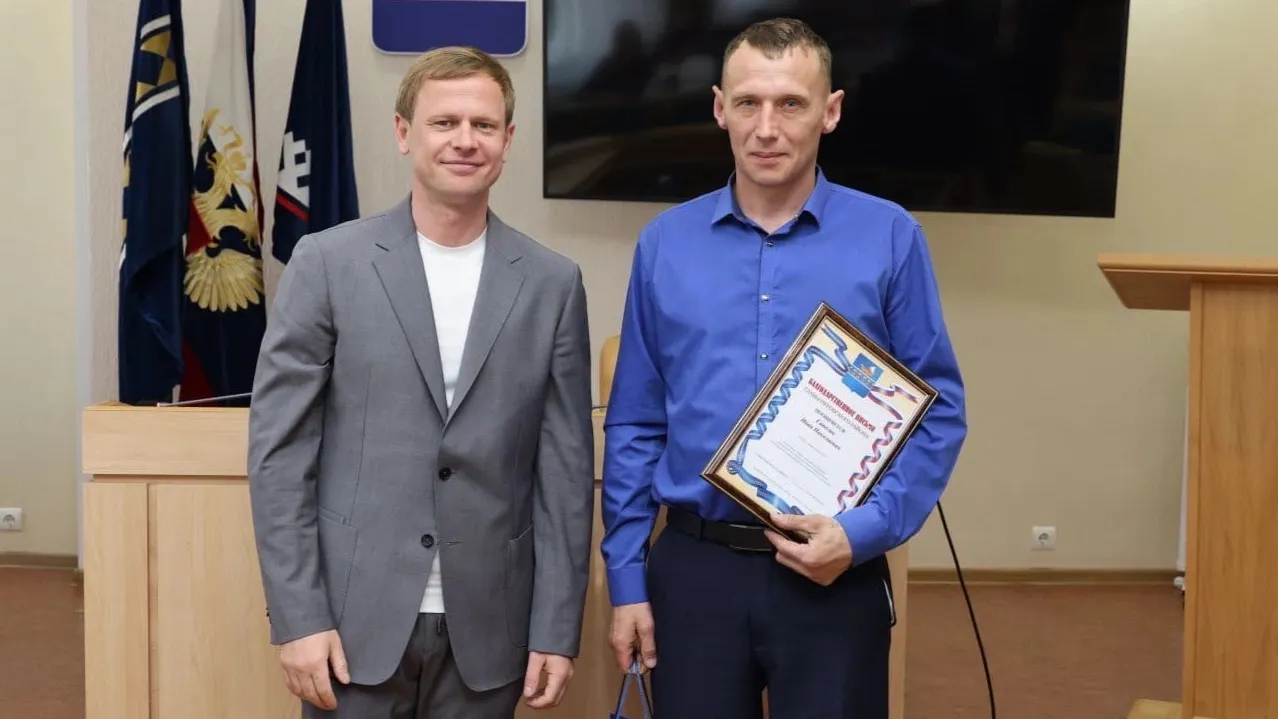 Глава района отметил мужество Ивана Сапегина. Фото: личная страница Антона Колодина, «ВКонтакте»