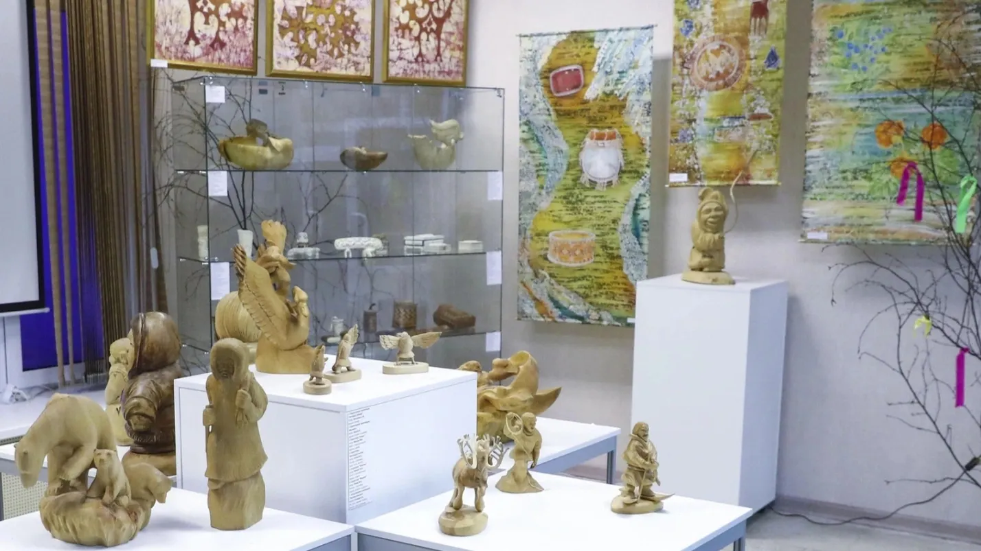 Экспонаты посвящены жизни народов Севера и их фольклору. Фото: vk.com/nadymregion