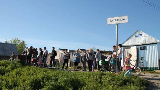 Катравожцы с берега подбадривали гонщиков.jpg