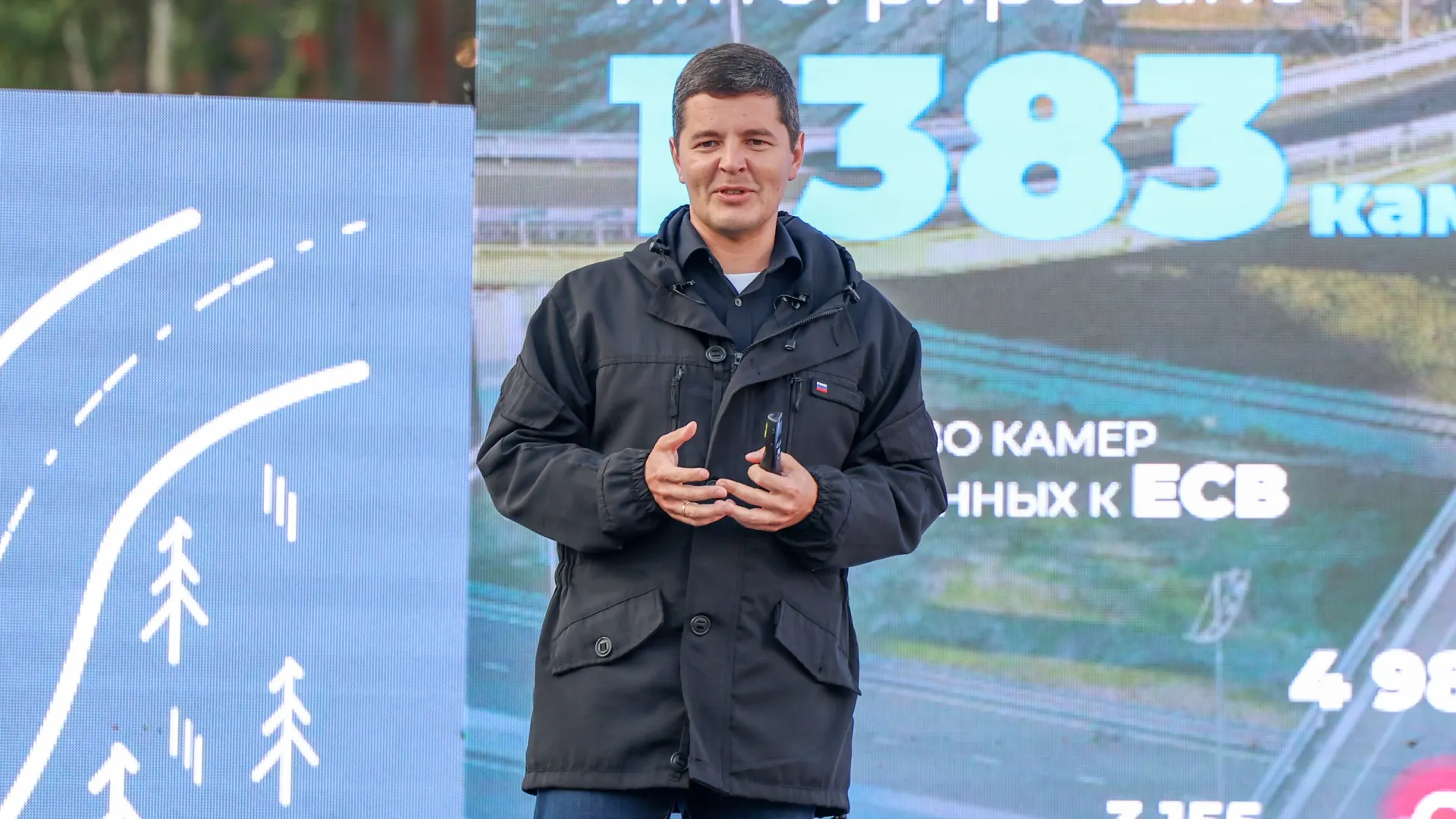 Финальная встреча «Честного маршрута» в Ноябрьске длилась 2 часа 20 минут, губернатор ответил на 50 вопросов, в парк в этот вечер пришли 2650 горожан.
