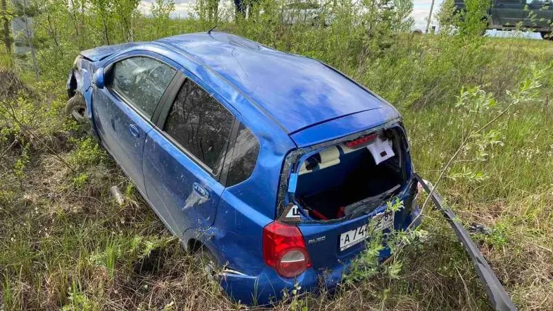 На трассе Сургут – Салехард Chevrolet угодил в кювет