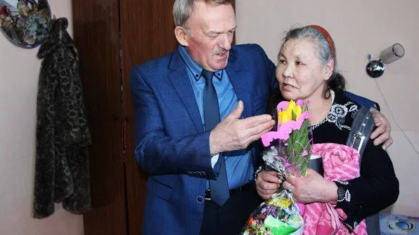 Подарки от предпринимателей окружной столицы Анатолий Палюга, председатель правления регионального отделения Союза пенсионеров России, привозит не в первый раз