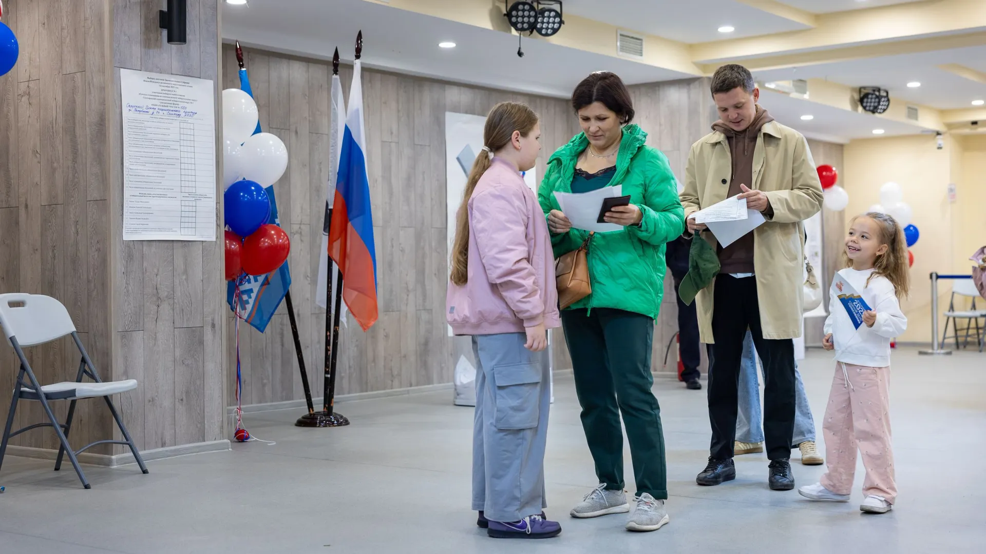 На выборы пришли семьями.