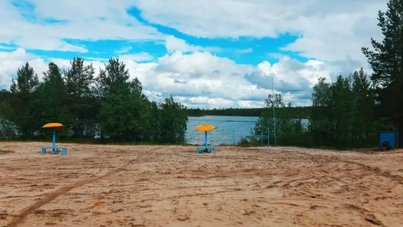 Зона отдыха у озера Светлое в Ноябрьске. Фото: Валерия Акименко / КРАСНЫЙ СЕВЕР