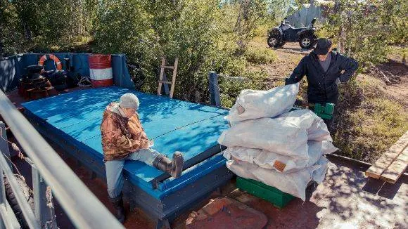 В Зелёный Яр катер за «живым серебром» приходит по требованию – когда склад основательно заполняется