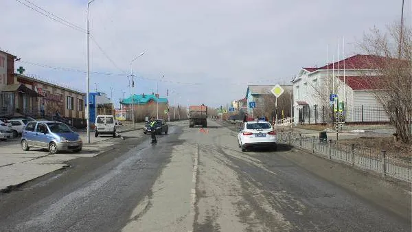 «Увидел только в зеркале заднего вида»: в Салехарде КамАЗ переехал мужчину 