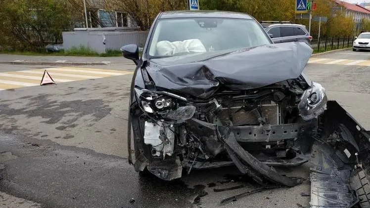В ГИБДД назвали причину столкновения на регулируемом перекрестке в Салехарде
