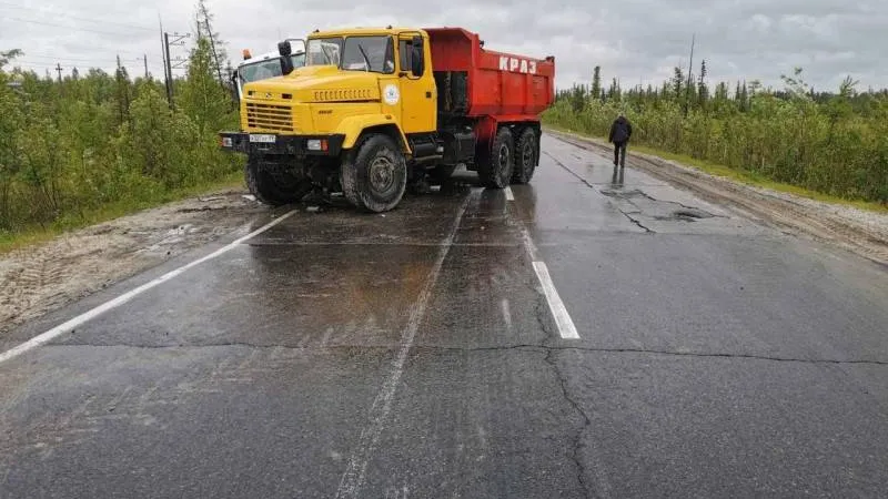 В ГИБДД рассказали подробности ДТП с двумя большегрузами