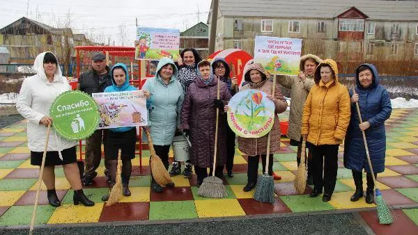 Среди присоединившихся к акции «Единый День Бла-гоустройства» – команда детского сада «Пингвин». Фото: паблик «Лабытнанги info», «ВКонтакте»»