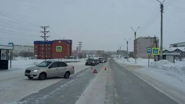 В Новом Уренгое на нерегулируемом пешеходном переходе сбили школьника