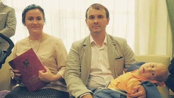 Размер сертификата Василия и Вероники Могрицких составил почти 3 млн рублей, эти деньги они направят на погашение ипотеки. Фото: Владимир Ганчерко / КРАСНЫЙ СЕВЕР