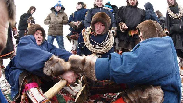   КРАСНЫЙ СЕВЕР